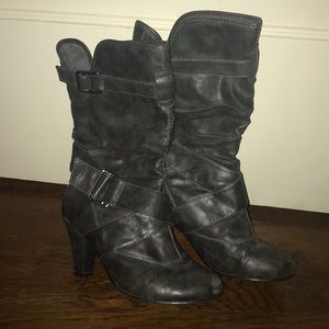 SiZe 7.5W gray faux leather boots. Avenue brand